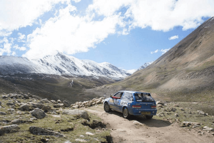 Suzuki Swift driving in the Mongol Rally