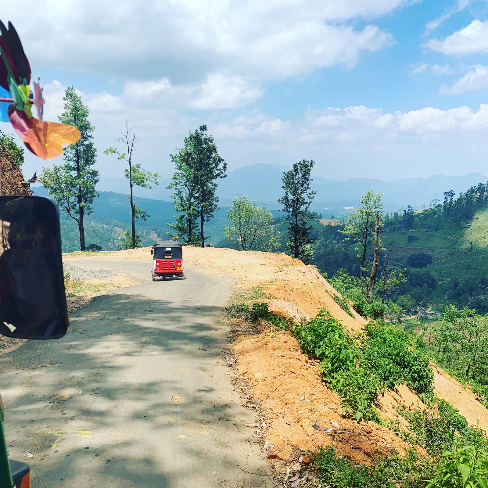 Rickshaw in Sri Lanka on a cliff edge